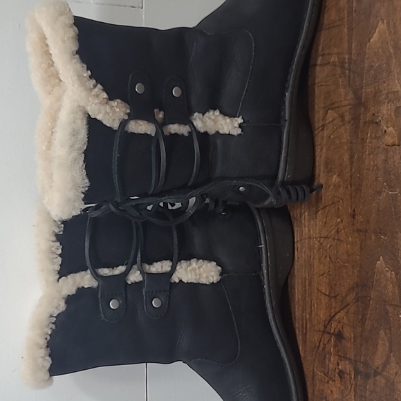 UGG Akadia Boot Women's sz 7 Black Leather Lace Up Back Shearling Lined Winter - Picture 6 of 10